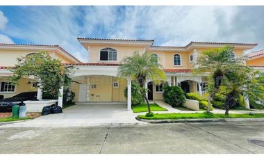 VENTA CASA EN ESTE COSTA DEL ESTE PALMERAS