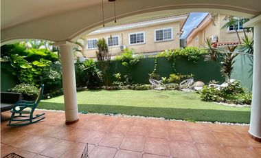 VENTA CASA EN ESTE COSTA DEL ESTE PALMERAS