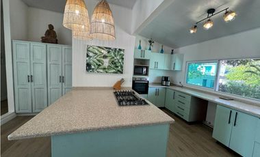 VENTA DE CASA DE PLAYA REMODELADA EN EL PALMAR