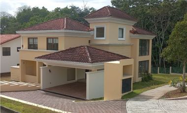 Se VENDE Casa Senderos Camino de Cruces Modelo Topacio, Clayton, Ancón