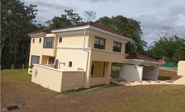 Se VENDE Casa Senderos Camino de Cruces Modelo Topacio, Clayton, Ancón
