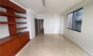 OFICINA / BELLA VISTA / EL CANGREJO / 85 M2 / CON 4 DIVISIONES