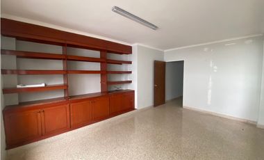 OFICINA / BELLA VISTA / EL CANGREJO / 85 M2 / CON 4 DIVISIONES