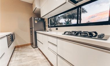 Espectacular casa en Escoberos, balcones de la novena