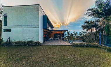 Espectacular casa en Escoberos, balcones de la novena