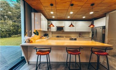 Espectacular casa en Escoberos, balcones de la novena