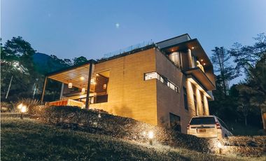 Espectacular casa en Escoberos, balcones de la novena