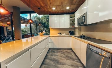 Espectacular casa en Escoberos, balcones de la novena