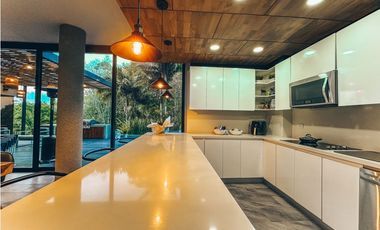 Espectacular casa en Escoberos, balcones de la novena