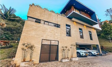 Espectacular casa en Escoberos, balcones de la novena