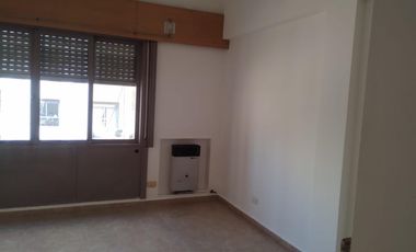 Alquiler Departamento Monoambiente z/Mayorista en Centro.