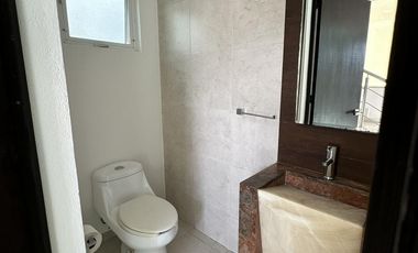 AMPLIA CASA SOLA EN RENTA ZONA DIAMANTE