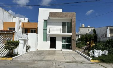 AMPLIA CASA SOLA EN RENTA ZONA DIAMANTE