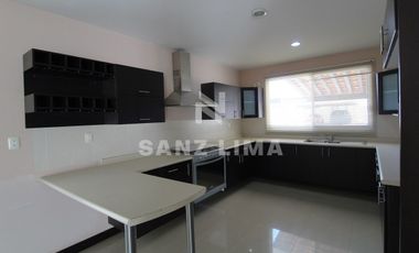 PALMA REAL: Casa confortable, con gran iluminación y terminados de lujo.