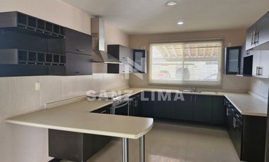 PALMA REAL: Casa confortable, con gran iluminación y terminados de lujo.