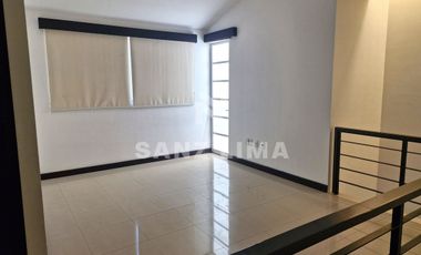 PALMA REAL: Casa confortable, con gran iluminación y terminados de lujo.