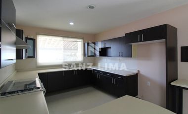 PALMA REAL: Casa confortable, con gran iluminación y terminados de lujo.