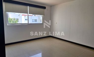 PALMA REAL: Casa confortable, con gran iluminación y terminados de lujo.