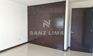 PALMA REAL: Casa confortable, con gran iluminación y terminados de lujo.