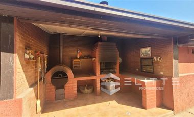Parcela en Venta en (KRM)Parcela 122 ha| 3 Casas| Quincho| Piscina |Pozo| Vertiente| Arboles Frutales- Nogales| Acceso por ruta F-760
