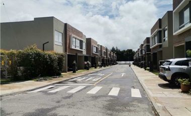 Casa en unidad cerrada en la ceja (LDC)