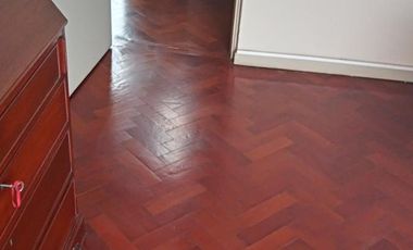 EXCELENTE DEPARTAMENTO, a pocas cuadras de Plaza de Mayo, Av. Belgrano y Diagonal Sur, 4 ambientes, Balcón corrido, Patio, cocina y 2 baños a remodela