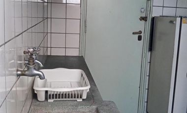 EXCELENTE DEPARTAMENTO, a pocas cuadras de Plaza de Mayo, Av. Belgrano y Diagonal Sur, 4 ambientes, Balcón corrido, Patio, cocina y 2 baños a remodela