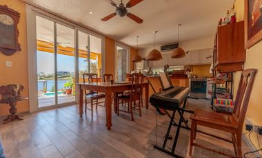 Casa sobre el lago en venta en el Barrio Vistas