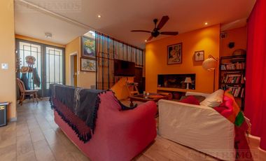 Casa sobre el lago en venta en el Barrio Vistas