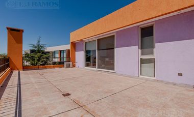 Casa sobre el lago en venta en el Barrio Vistas