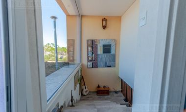 Casa sobre el lago en venta en el Barrio Vistas