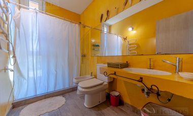 Casa sobre el lago en venta en el Barrio Vistas