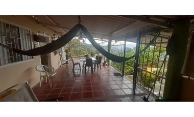 Se vende casa lote de 1239 M2 en 350 mill en La Mesa Cund.