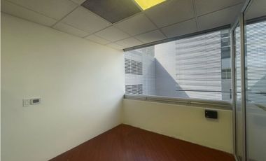 RENTO ESPACIOSA OFICINA EN El NORTE CON UBICACIÓN ESTRATÉGICA