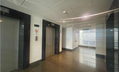 RENTO ESPACIOSA OFICINA EN El NORTE CON UBICACIÓN ESTRATÉGICA