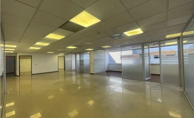 RENTO ESPACIOSA OFICINA EN El NORTE CON UBICACIÓN ESTRATÉGICA