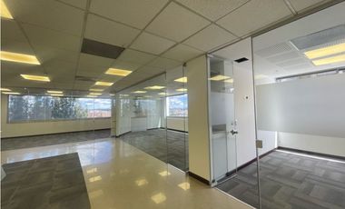 RENTO ESPACIOSA OFICINA EN El NORTE CON UBICACIÓN ESTRATÉGICA