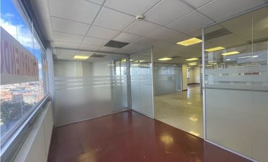 RENTO ESPACIOSA OFICINA EN El NORTE CON UBICACIÓN ESTRATÉGICA