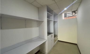 RENTO ESPACIOSA OFICINA EN El NORTE CON UBICACIÓN ESTRATÉGICA