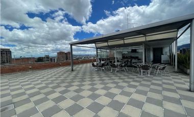 RENTO OFINA REMODELADA EN LA 77 CON 11