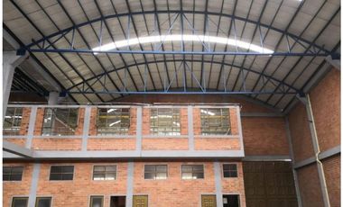 VENTA DE BODEGA INDUSTRIAL REA 1.400 m²  ZONA FUNZA