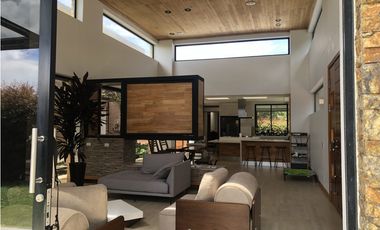 Venta de Casa Campestre en el Alto de Palmas