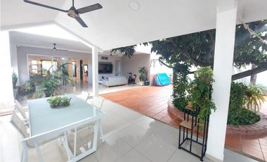 SE VENDE CASA DE DOS PISOS EN BARRIO EL RECREO DE MONTERA