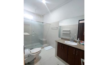 SE VENDE CASA DE DOS PISOS EN BARRIO EL RECREO DE MONTERA