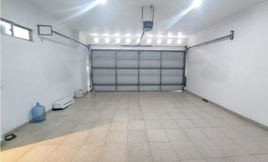 SE VENDE CASA DE DOS PISOS EN BARRIO EL RECREO DE MONTERA