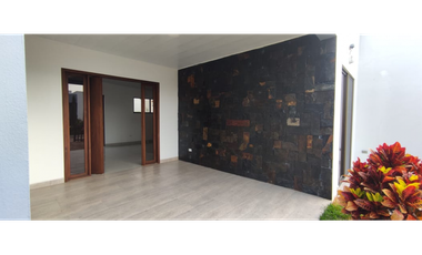 Venta de casa urbana de 467 M2 en 680 mill en La Mesa Cund