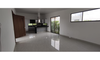 Venta de casa urbana de 467 M2 en 680 mill en La Mesa Cund