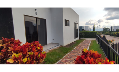 Venta de casa urbana de 467 M2 en 680 mill en La Mesa Cund