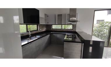 Venta de casa urbana de 467 M2 en 680 mill en La Mesa Cund