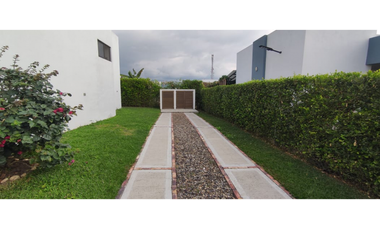 Venta de casa urbana de 467 M2 en 680 mill en La Mesa Cund